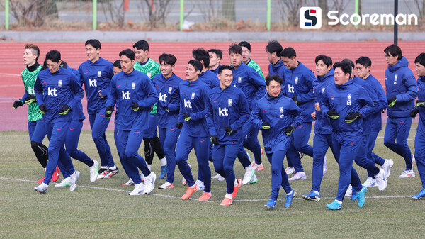 캡틴 손흥민 등 유럽파 환대 받으며 귀국, 축구대표팀도 첫 훈련 종료 '완전체'는 아직