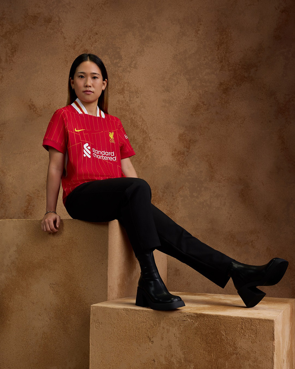 Áo thi đấu sân nhà Liverpool mùa giải 2024-25