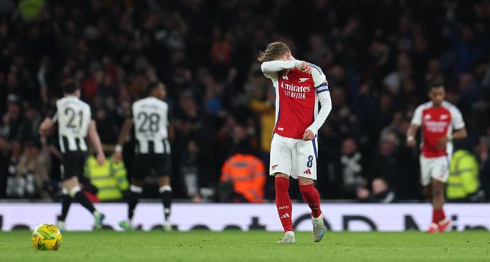 อีเอฟแอลคัพ - อิซัคทำประตู นิวคาสเซิลบุกเอาชนะอาร์เซนอล 2-0