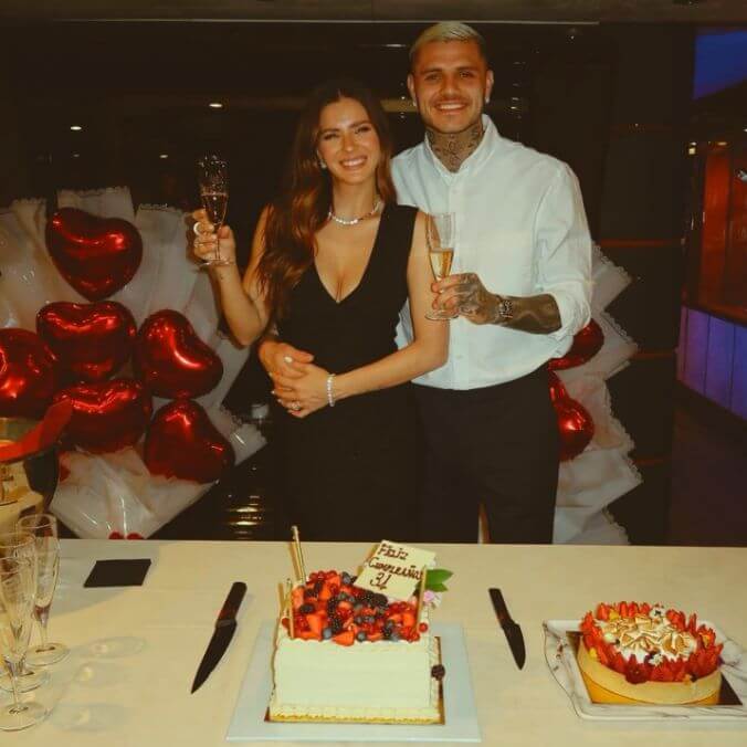 ​​Hạnh phúc quá 🥰 Icardi tổ chức tiệc sinh nhật cho vị hôn thê, khóa môi ngọt ngào trên du thuyền sang trọng