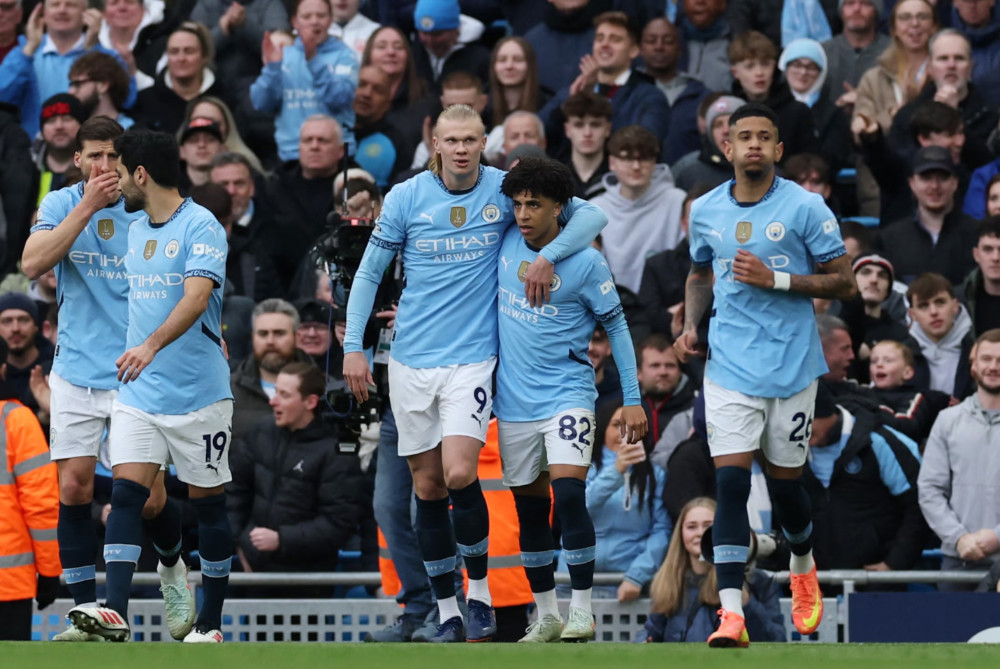 Manchester City 2-2 Brighton | Marmoush sút xa lập siêu phẩm, Haaland sút quả phạt đền lập công, Man City tạm kém top4 1 điểm