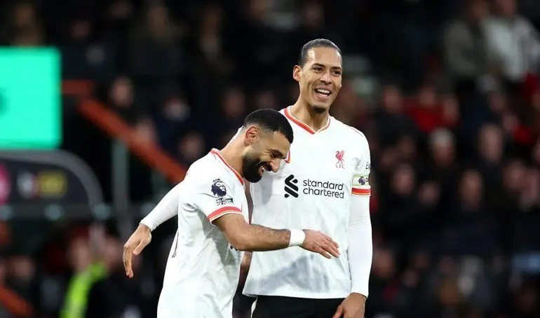 TA: Van Dijk và Salah đều sẽ gia hạn hợp đồng với Liverpool đến năm 2027 và thông báo chính thức sẽ sớm được đưa ra