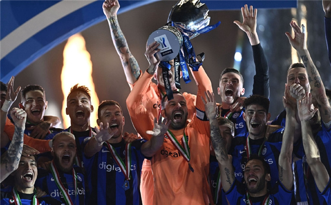 Inter thrash rivals Milan 3-0 to win Italian Supercup
