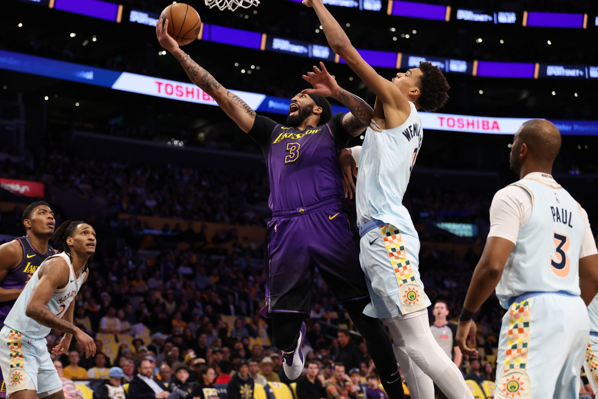 Lakers 102-126 Spurs, chỉ ghi 13 điểm trong hiệp cuối và thua Spurs