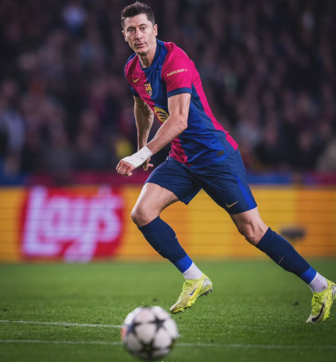 100 Champions League goals for Robert Lewandowski. Legend of the game! ✨🇵🇱