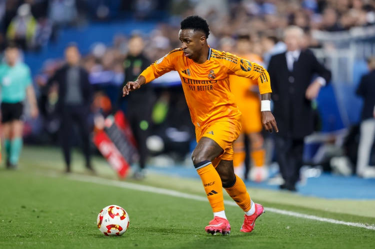 Ả Rập Xê Út quan tâm đến Vinicius! 🚨TA: Real Madrid đã gửi đề nghị gia hạn đầu tiên cho Vinicius nhưng bị từ chối