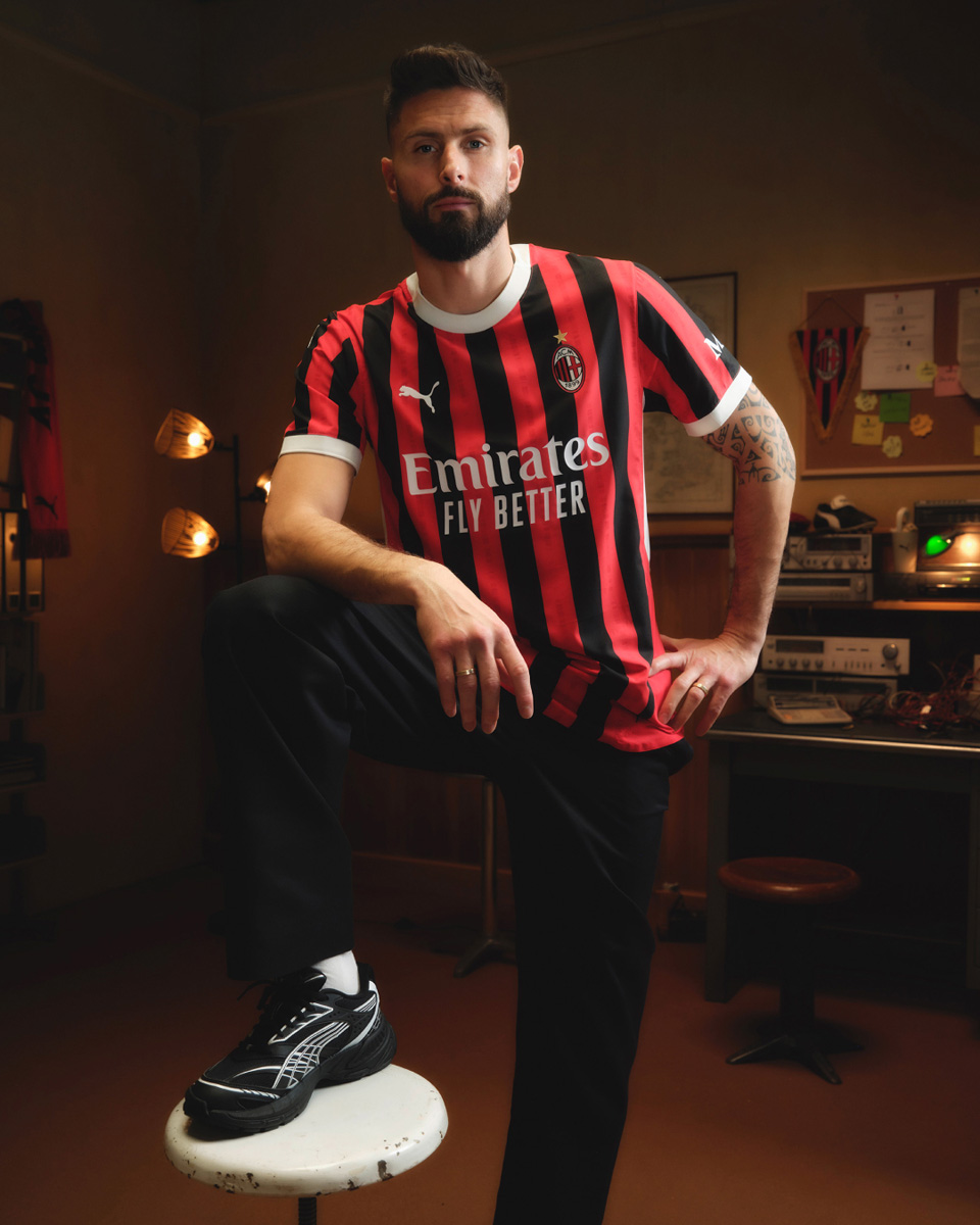 ​Áo đấu sân nhà AC Milan mùa giải 2024-25