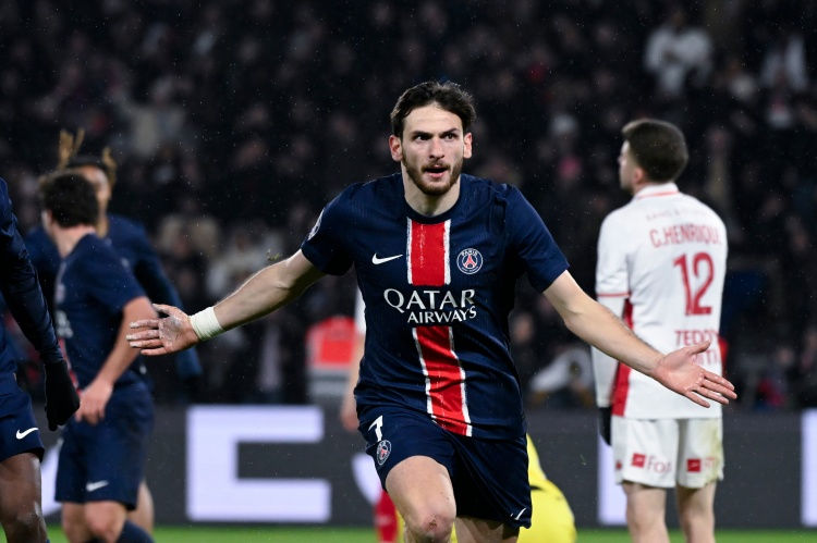 Romano: PSG không muốn bán Kvaratskhelia, anh phù hợp với Arsenal