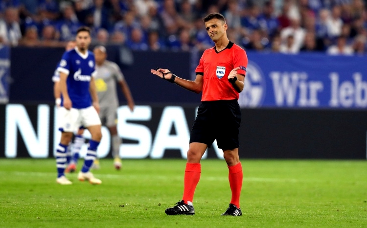 Tờ Thể thao Thế giới: Trọng tài Manzano có thể bị tạm dừng một vòng do thể hiện kém