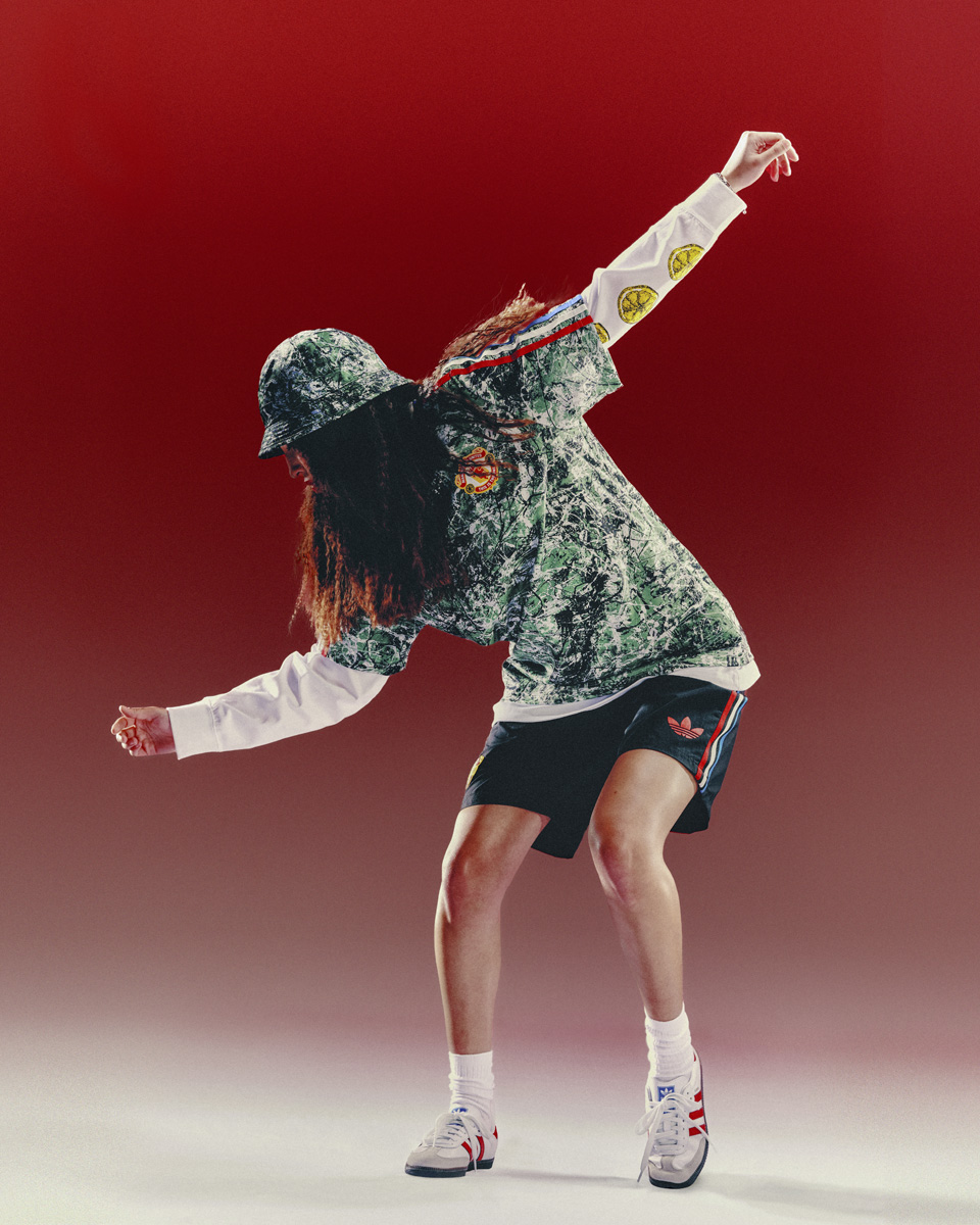 Adidas × Manchester United × Stone Roses loạt quần áo chung