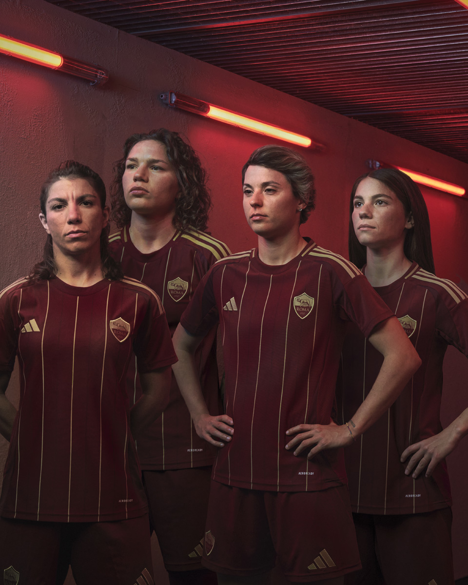 Áo đấu sân nhà Roma cho mùa giải 2024-25