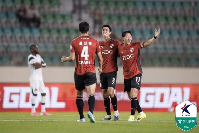 부산, 김포에 2-0 완승…2위 수원FC와 4점 차