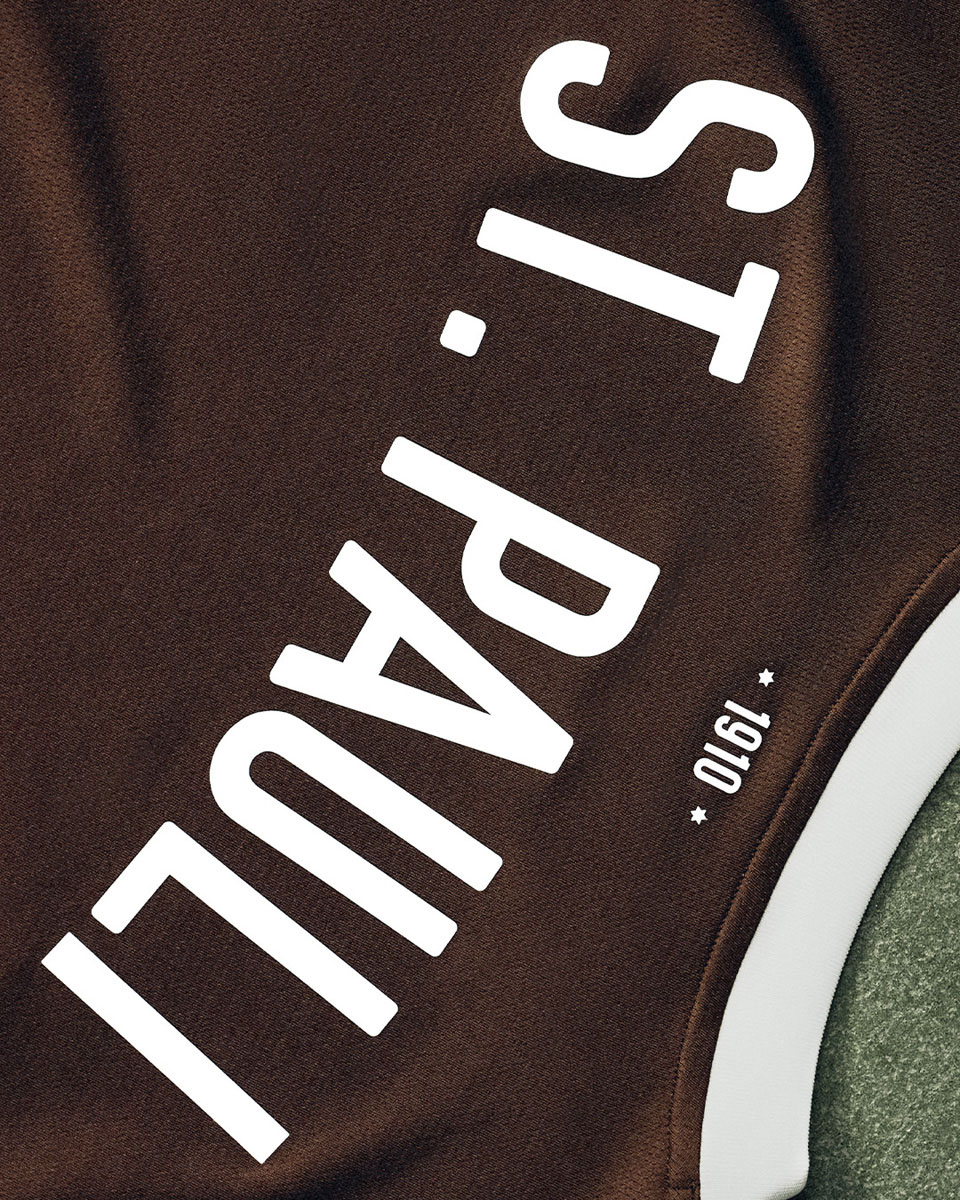 ​Áo thi đấu sân nhà St. Pauli cho mùa giải 2024-25