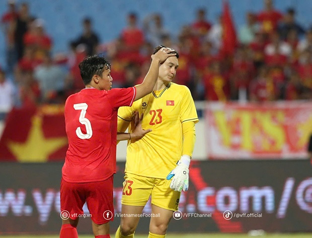 Rõ lý do hàng phòng ngự tuyển Việt Nam chơi chệch choạc