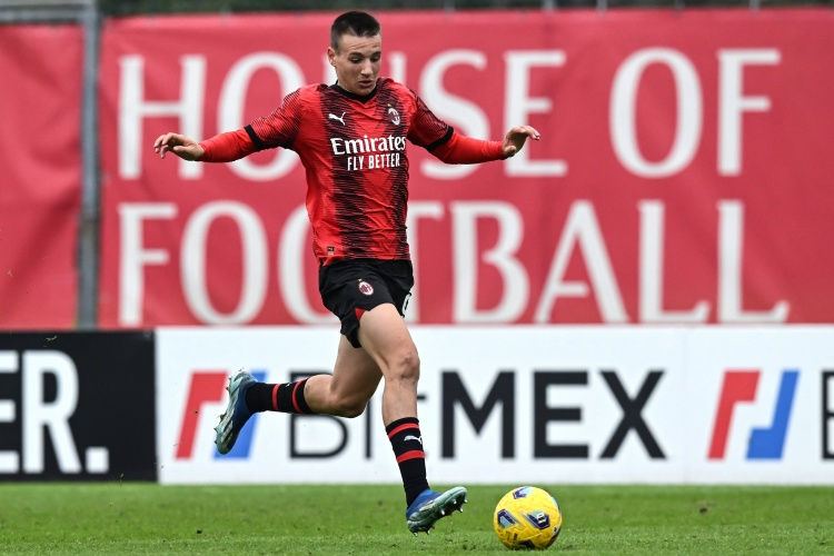 AC Milan có thể chiêu mộ Camara với giá 3,8 triệu euro vào mùa hè năm sau. Manchester United và các đội bóng khác đã quan tâm đến anh trong mùa hè này