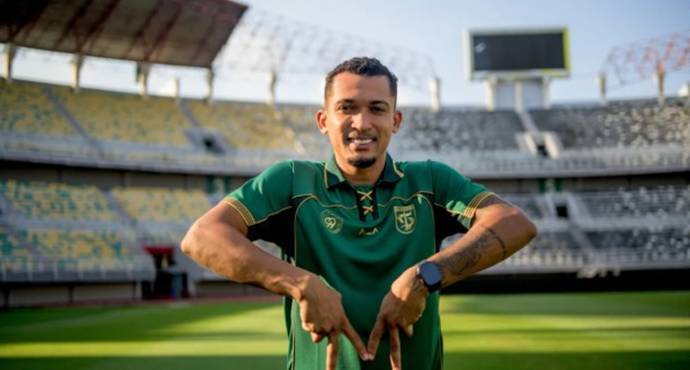 Persebaya Strengthens Defense with Experienced Brazilian Signing Walber Mota
