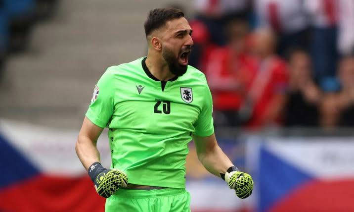​Liverpool và Valencia bất đồng về tương lai của Mamardashvili