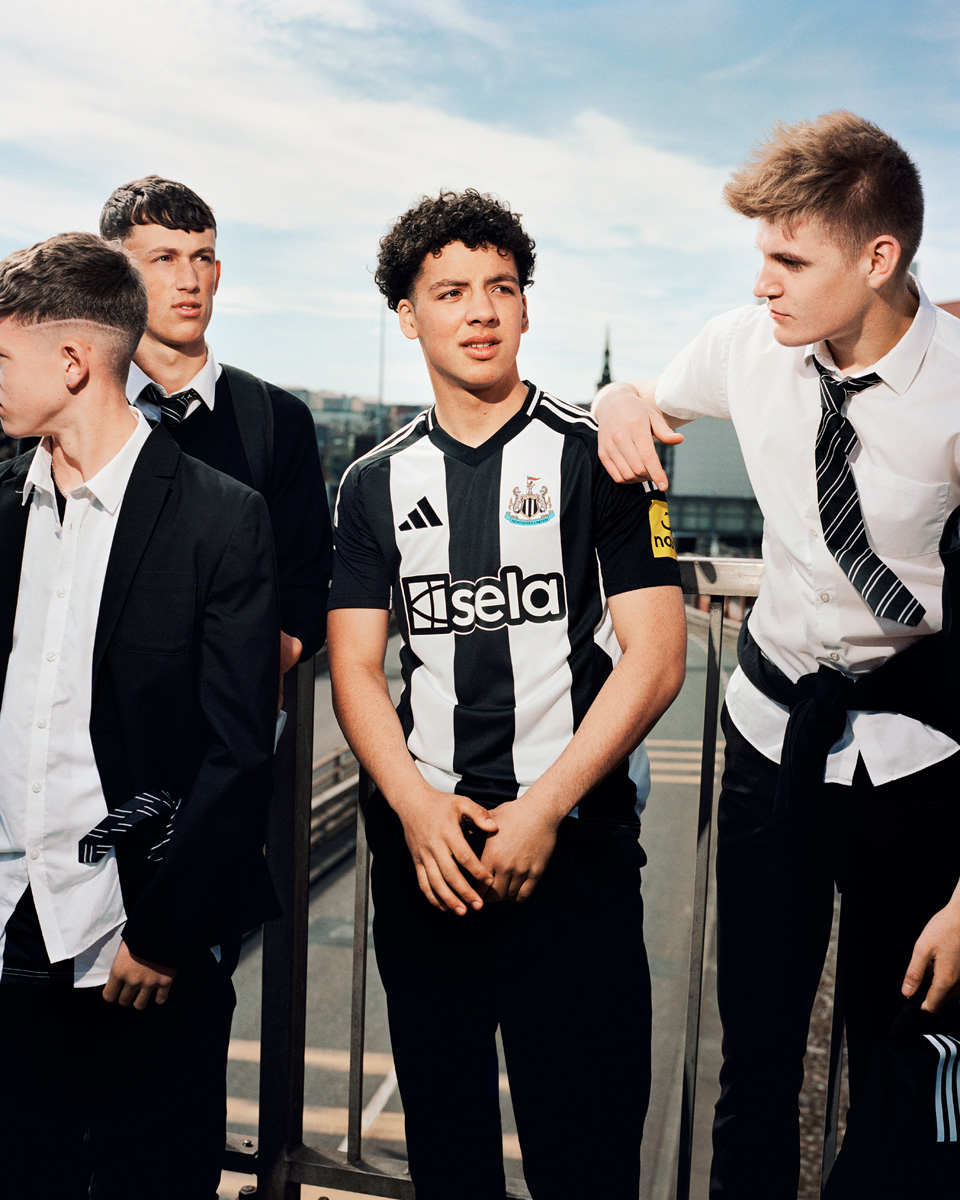 Áo thi đấu sân nhà Newcastle United cho mùa giải 2024-25
