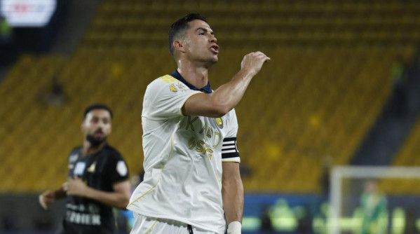 Ronaldo ghi bàn thắng lịch sử, Al Nassr vẫn gục ngã đau đớn trước Al Fateh