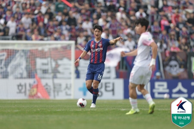 수원FC, 윌리안 페널티킥 멀티골로 파주에 2-1 승리...개막 후 4연승 질주