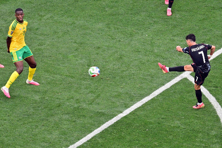 Lịch sử được viết nên! Canada lần đầu tiên giành vé vào vòng 16 đội World Cup, sẽ gặp đội thắng trong cặp Hà Lan/Maroc