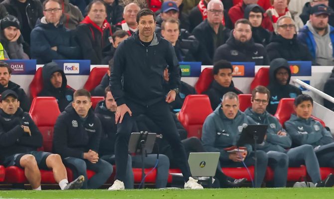 Slot's Liverpool Masterclass Eclipses Alonso's Anfield Return