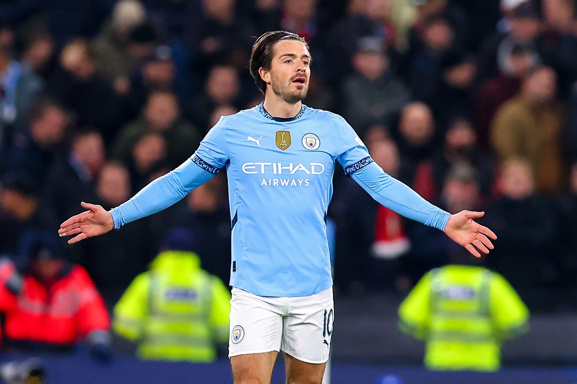 Cựu tuyển thủ Anh chỉ trích VAR: Khiến cầu thủ đứng yên tại chỗ khoảng 4 phút, không có gì ngạc nhiên khi có quá nhiều chấn thương xảy ra