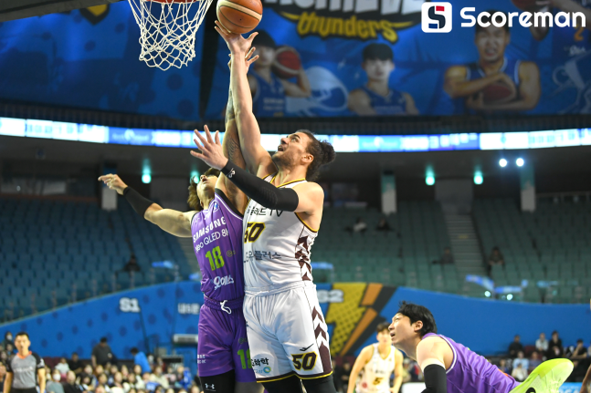 창원LG, 삼성 완파하며 2위 굳히기...마레이 27점 15리바운드