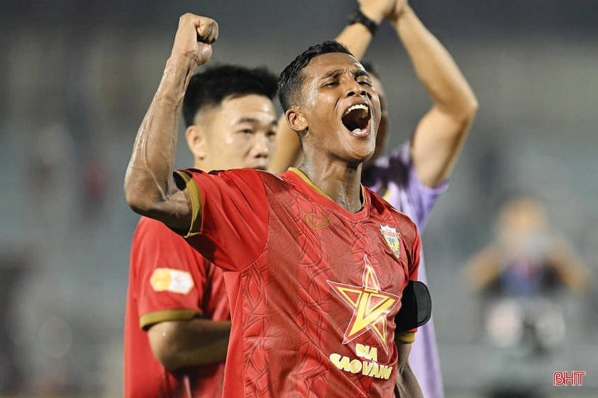 Thêm 1 cầu thủ Việt kiều xin nhập tịch Việt Nam