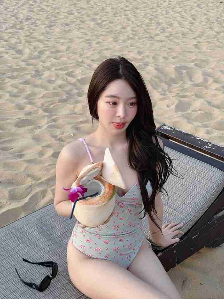 เบล พิชญธิดา เสิร์ฟความสวยแซ่บ ใส่ชุดว่ายน้ำริมทะเล