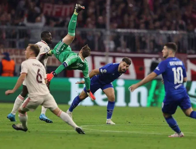 Neuer: Cú ngã của tôi không nghiêm trọng, tôi có thể chơi trận đấu tiếp theo