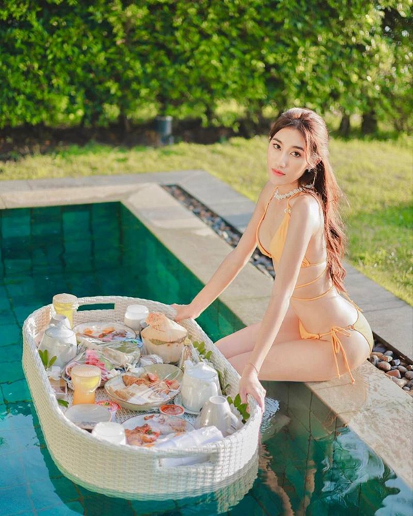 เบส รักษ์วนีย์ โต้โชว์เซ็กซี่ประชด ตงตง - โบ้ยถามฝ่ายชายยังเหลือของที่บ้านไหม ?