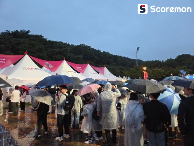 '5만 관중 이상' 예상…브라질전 앞둔 서울월드컵경기장, 킥오프 2시간 전부터 열기 후끈