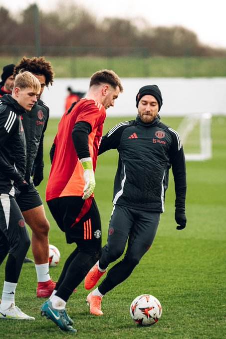 ภาพการฝึกซ้อมของแมนเชสเตอร์ยูไนเต็ด &สเตอัว บูคาเรสต์ พบ แมนเชสเตอร์ ยูไนเต็ด