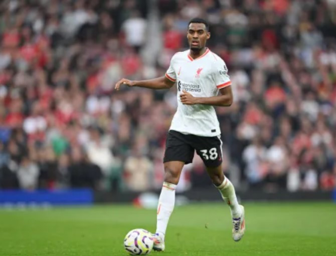 Ian Wright ca ngợi số 6 bất đắc dĩ của Liverpool