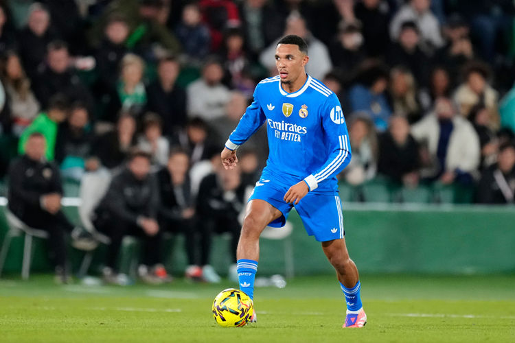 Hamann: Tôi hy vọng Arnold trở lại Liverpool, nhưng có thể cần nhiều nỗ lực để thuyết phục anh ấy