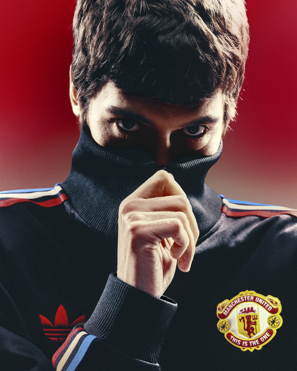 Adidas × Manchester United × Stone Roses loạt quần áo chung