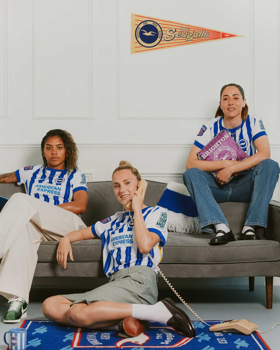 Áo đấu sân nhà Brighton cho mùa giải 2024-25