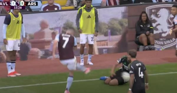 Ben White đã dạy cho John McGinn một bài học về sự tôn trọng