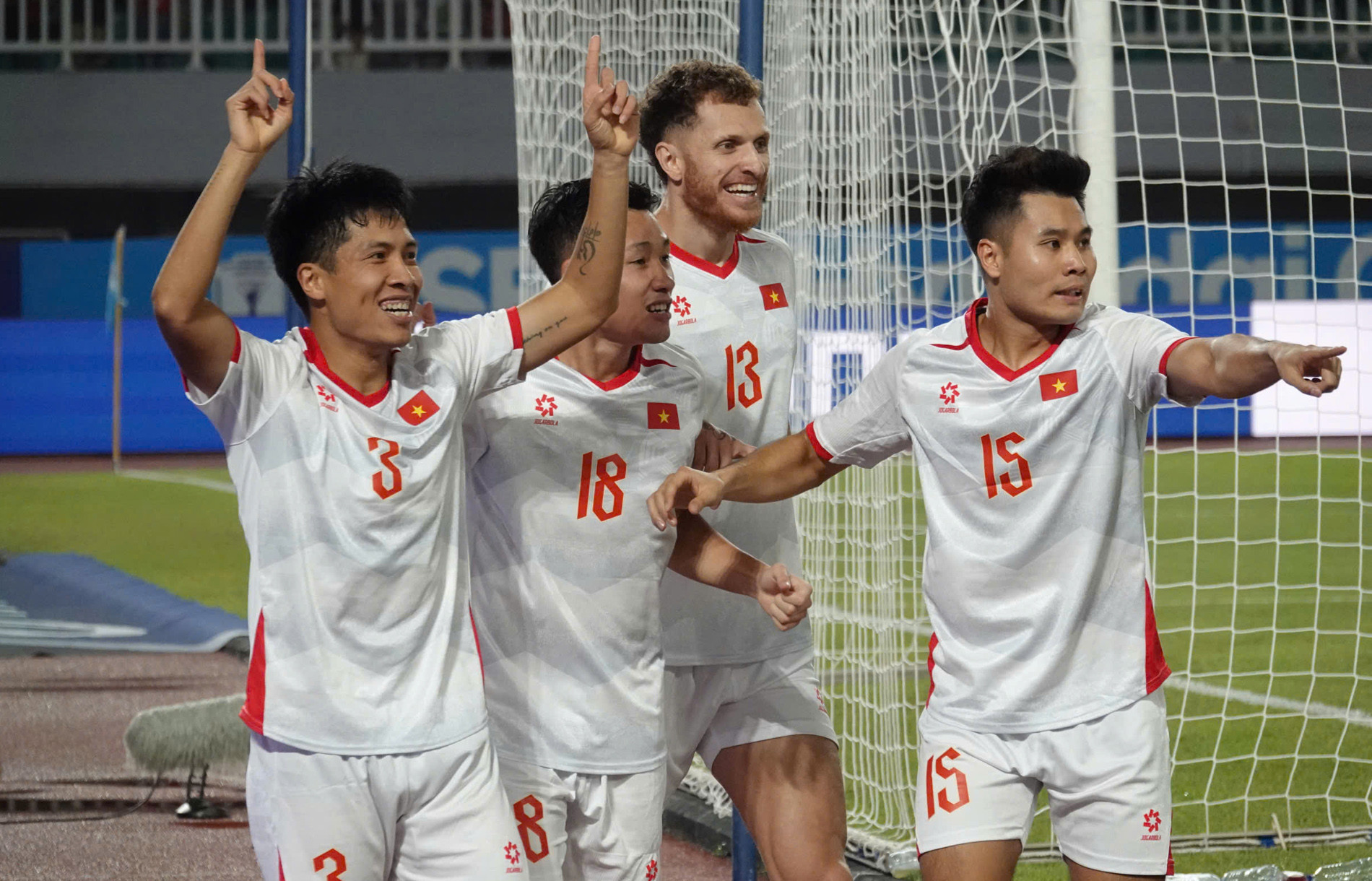 3-0! Việt Nam thắng đậm Indonesia