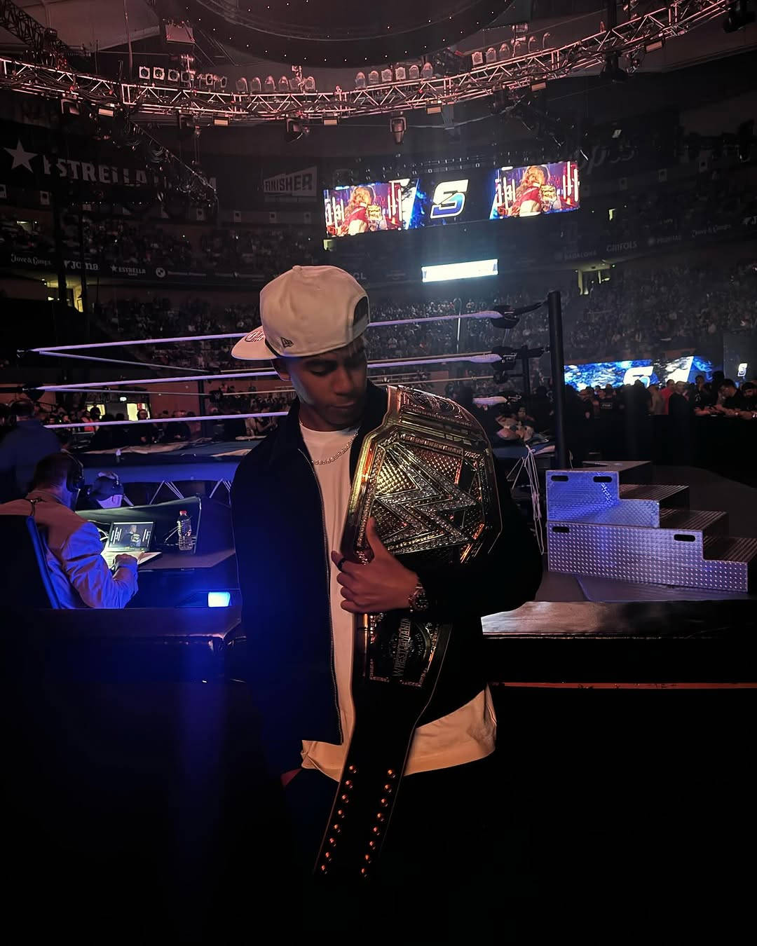 Yamal đã đến xem trực tiếp WWE và chụp ảnh cùng Randy Orton, Triple H, Cody cùng một số ngôi sao khác