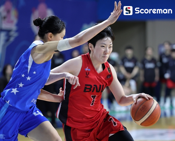5-18로 시작한 부산 BNK, 역전극으로 우승확률 72.7% 잡았다…우리은행은 김단비 원맨쇼에도 1차전 패