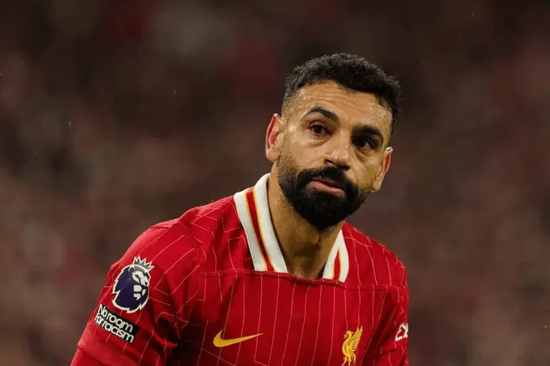 TA: Salah sẵn sàng gia hạn hợp đồng thêm 1 năm với Liverpool, nhưng ngày càng không hài lòng với CLB