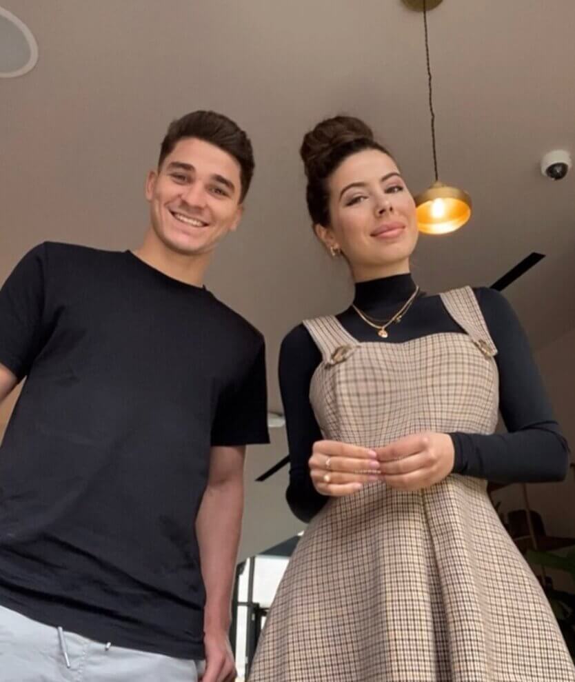 Alvarez trả lời hài hước câu hỏi của phóng viên trước trận đấu: 