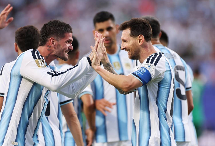 Argentina 3-0 Algeria | Messi lập hat-trick, nhà đương kim vô địch khởi đầu thuận lợi