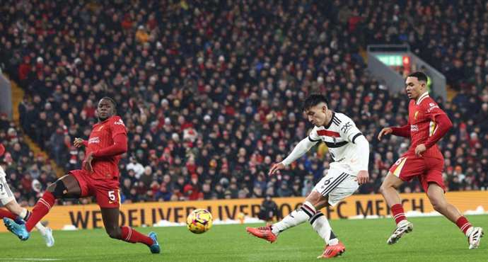 นำจ่าฝูงด้วย 46 คะแนน ลิเวอร์พูลเสมอกับแมนเชสเตอร์ ยูไนเต็ด 2-2