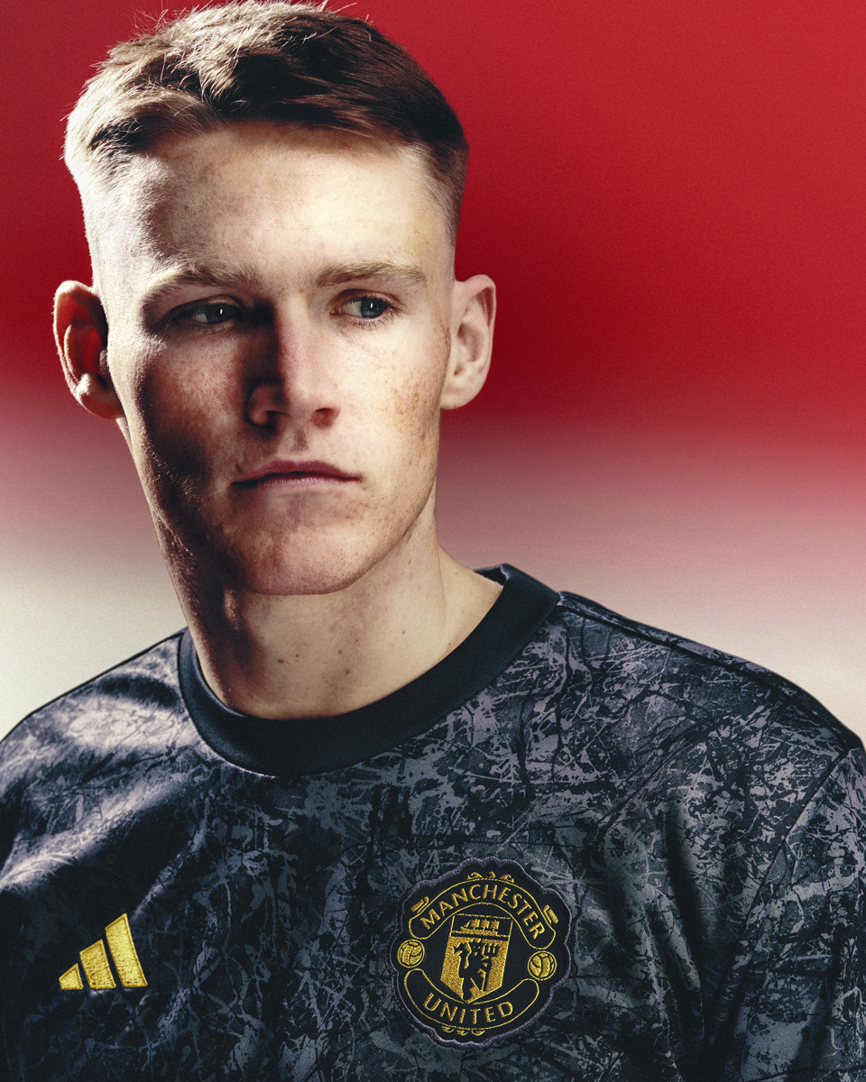 Adidas × Manchester United × Stone Roses loạt quần áo chung