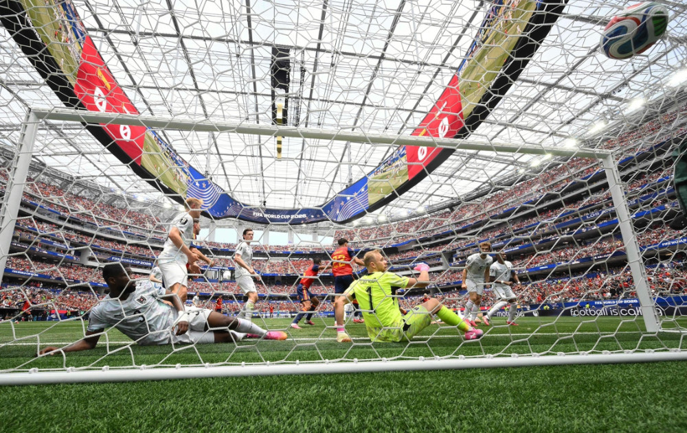 Tây Ban Nha lần đầu ghi 3 bàn trong một trận đấu thuộc vòng knock-out World Cup sau 1994