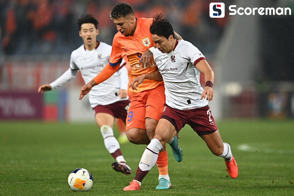 광주, 산둥 원정에서 1-3 패...이정효 감독, 