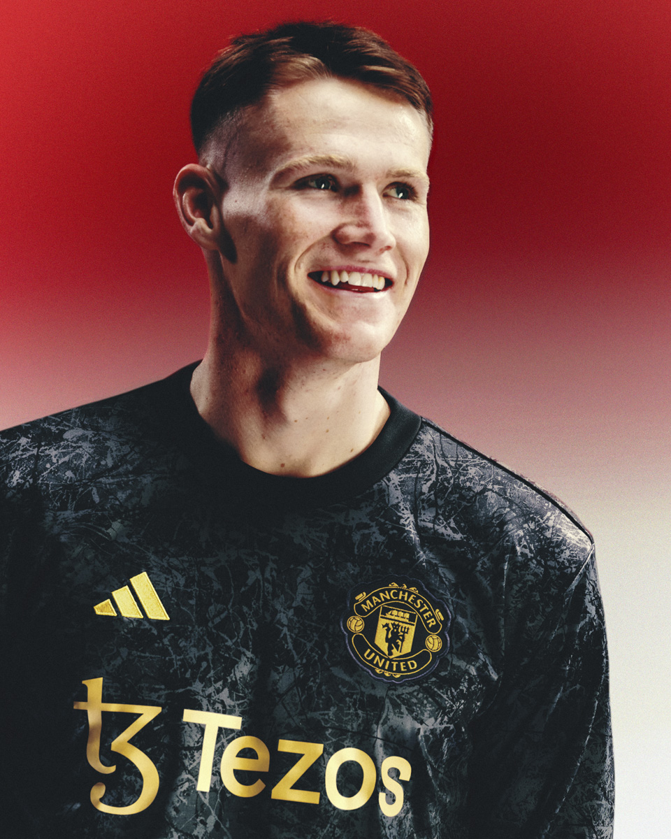 Adidas × Manchester United × Stone Roses loạt quần áo chung